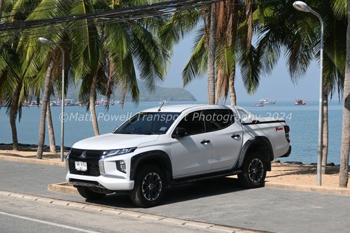 Truck photo 12x8 mitsubishi - -,