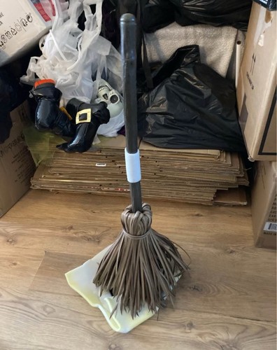 Halloween animated witch broom - animated,
