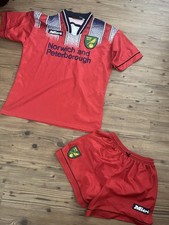 Retro Norwich City Football Club Kit - 38/40 