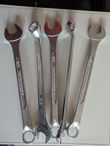 Combination spanner - 11/16",