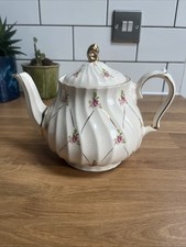 Vintage Sadler Teapot  Roses