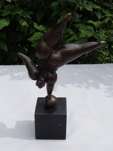 Statue damsel naked - statue,