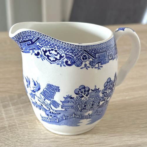 Vintage blue willow pattern - vintage,