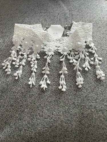 White choker necklace with - white,