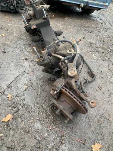 Front axle with hubs london - front,