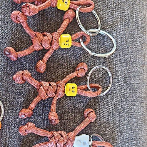 Brown paracord keychain - brown,