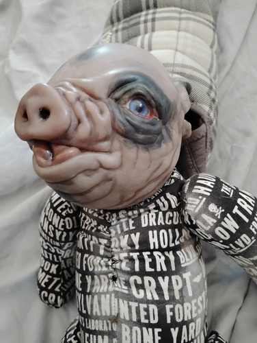 Zombie creepy piglet vinyl - 14"zombie,