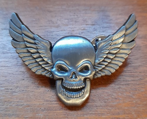 Winged skull metal - pin, badge