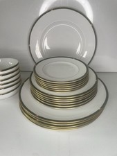 Royal Worcester Carina Pattern 24 Piece Setting for 6