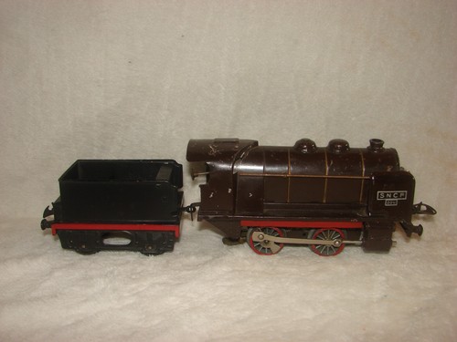 Hornby steam locomotive - 0,