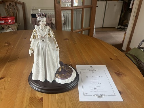 Royal worcester queen - worcester,