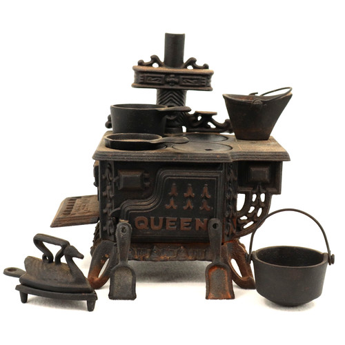 Vtg queen cast - vtg, miniature