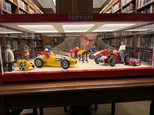 Ferrari display case diorama - case,