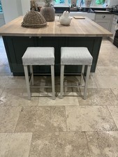 A Pair Of Beautiful Lloyd Loom Bar Stools In Ecru (off White).