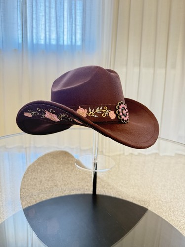 Brown cowboy cowgirl - /, hat