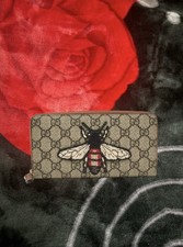 Gucci Bee Print GG Supreme Zip