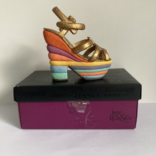Just the right - shoe, raine