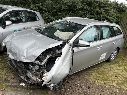 2017 toyota auris estate mk2 - estate,