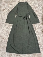 Green linen abaya with deep
