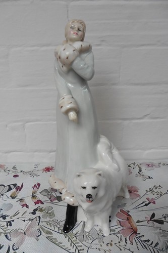 Large royal doulton figurine - large,
