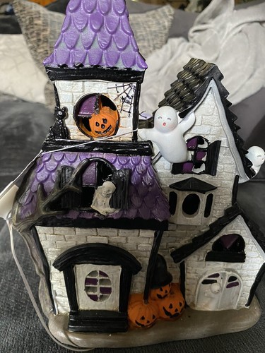 Spooky light haunted house - up,