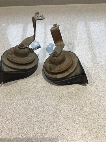 Car horns - car,