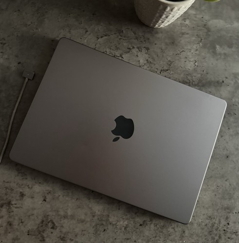 Apple macbook pro 512gb - macbook,