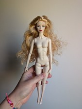 Xian Xian Articulated Fashion