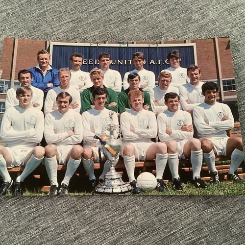 Leeds utd colour postcard - leeds,