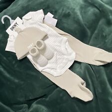 Dkny Baby Boy Clothes 4 Pc Hat Sock Pyjamas Bodysuit Set Beige 6-9 Months