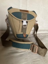 Town & Country camera shoulder