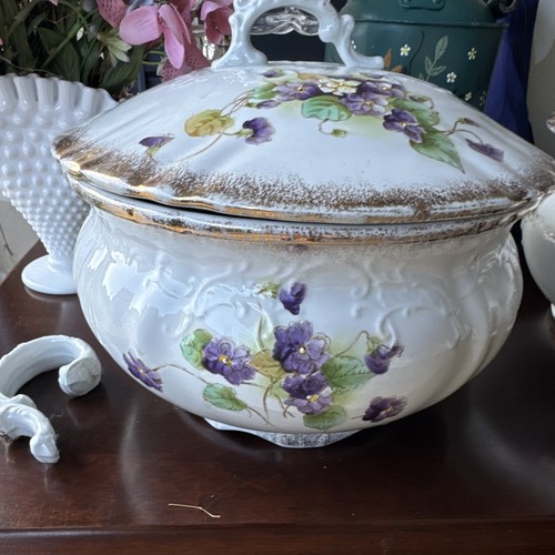 Porcelain floral chamber pot - chamber,