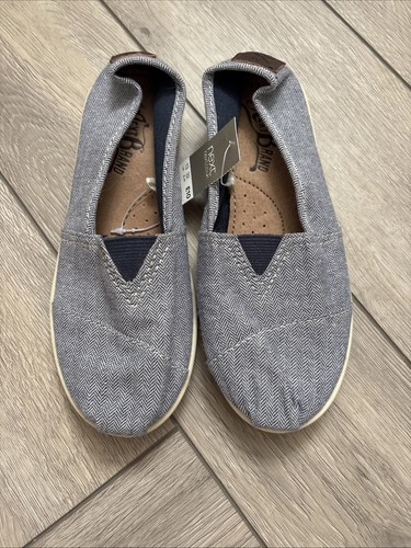 Next blue white canvas - next, &