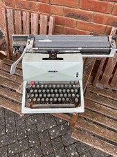 Olivetti 82 Typewriter British