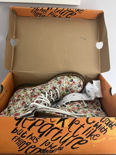 Martens rare size 5 - dr,