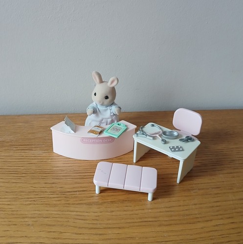 Sylvanian families clinic - families,