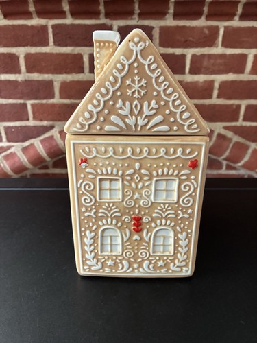 Ceramic gingerbread house - m&s,