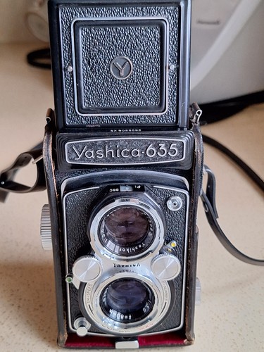 Yashica 635 tlr 120 - 120, medium