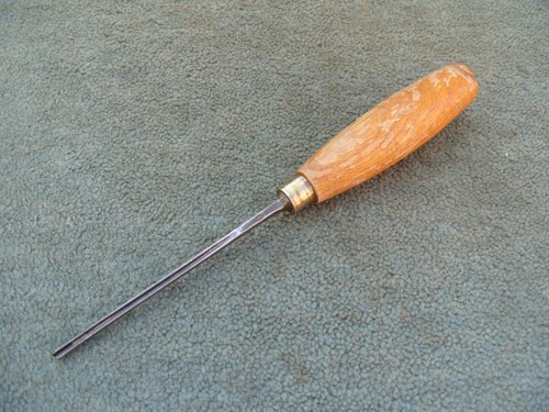 Carving veining gouge by - 1/16",
