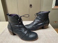 Red or dead EXAM lace up Black