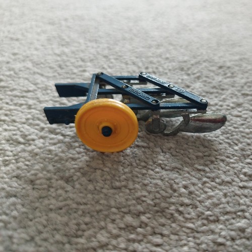 Britains farm 3 furrow - britains, 1:32.farm.3
