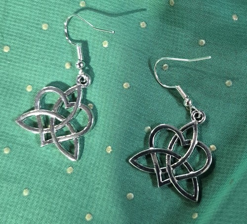 Silver tone celtic knot - silver,
