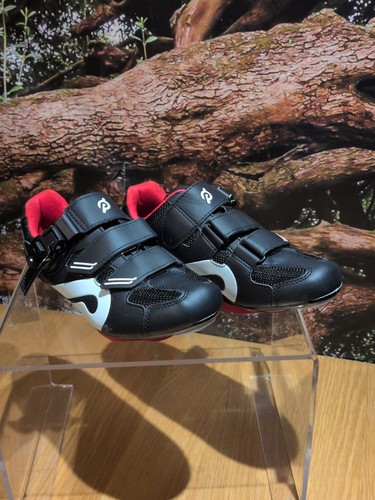 Peloton click shoes - on, size