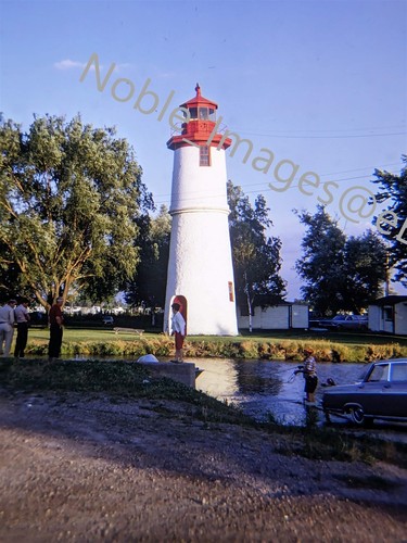 1968 thames river lighthouse - thames,