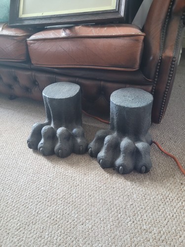 Pair heavy lions feet - pair,