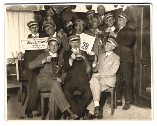 Photography students drinking