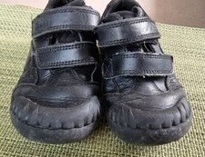 Boys size 8.5E junior Clarks