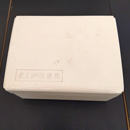 Singer white sewing - singer,