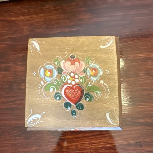 Vtg folk art hand - art, painted