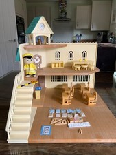 Sylvanian families calico  Berry Grove school with lollypop lady ex cond ❤️